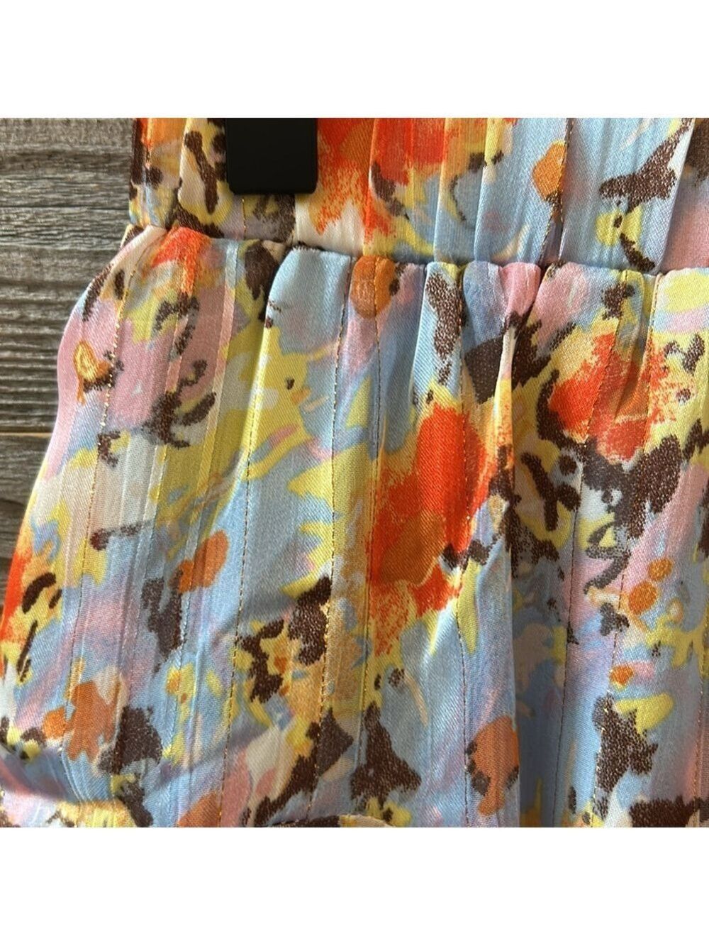 Elliatt Laquat Skirt in Multi Floral NWT Size XS - Picture 2 of 10